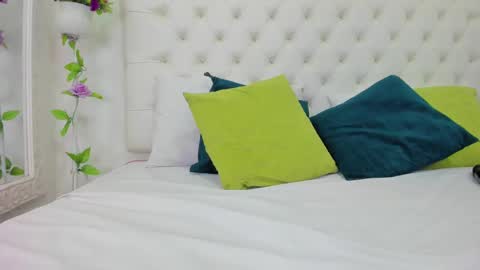 Isa online show from 02/19/25, 02:23