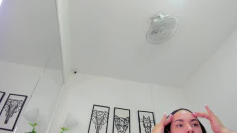 Isa online show from 02/20/25, 10:59