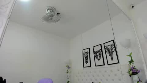 Isa online show from 02/21/25, 11:01