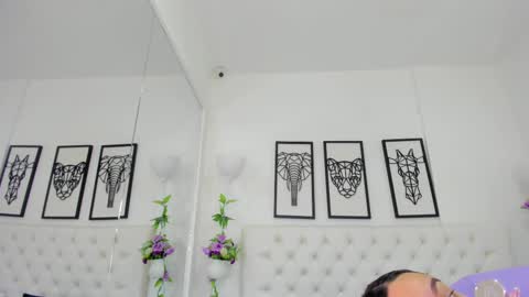 Isa online show from 02/22/25, 11:02