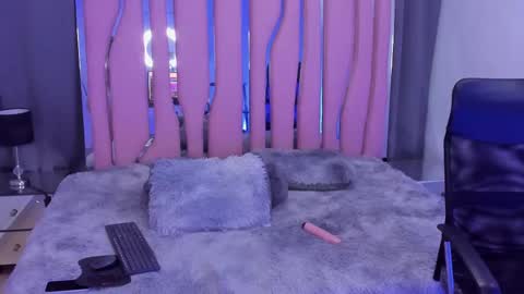 Snapshot of scarlet_villamizar chatting on 01/15/25, 07:05 SCARLET online show from 01/15/25, 07:05