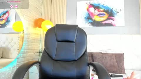 Snapshot of scarletbaker__ chatting on 04/27/26, 12:52 Scarlet online show from 04/27/26, 12:52