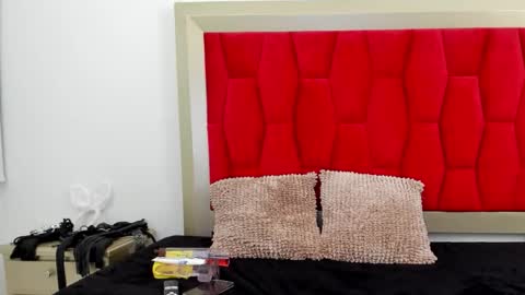 Scarlet online show from 12/17/25, 01:44