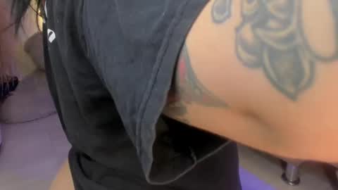 Snapshot of scarleth_jhons_ chatting on 12/13/24, 11:17 Scarleth... but not Scarleth Johansson. online show from 12/13/24, 11:17