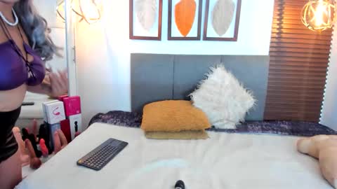 Snapshot of scarleth_swann chatting on 11/15/25, 03:15 scarleth online show from 11/15/25, 03:15