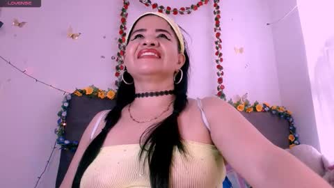 Snapshot of scarlethh_hott chatting on 02/01/26, 01:53 scarlethh hott online show from 02/01/26, 01:53