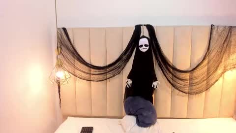 Snapshot of scarlethill_ chatting on 10/22/25, 03:23 scarlethill_ online show from 10/22/25, 03:23