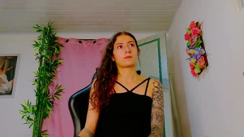 Snapshot of scarletjonesx chatting on 04/14/26, 12:27 Denis online show from 04/14/26, 12:27