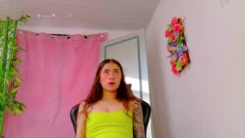 Snapshot of scarletjonesx chatting on 04/25/26, 06:16 Denis online show from 04/25/26, 06:16