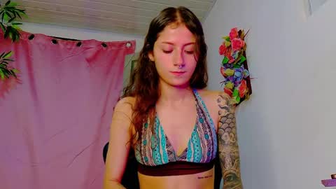 Snapshot of scarletjonesx chatting on 05/13/26, 12:41 Denis online show from 05/13/26, 12:41