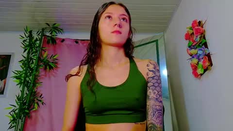 Snapshot of scarletjonesx chatting on 05/19/26, 01:56 Denis online show from 05/19/26, 01:56