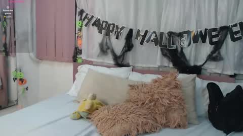 scarlet  online show from 10/31/25, 11:11