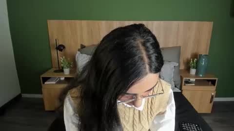 Scarlett  online show from 12/18/25, 12:00