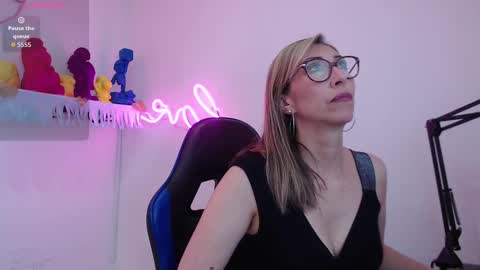 Scarlett online show from 11/08/25, 11:54