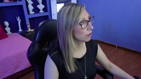 Scarlett online show from 12/03/25, 12:03