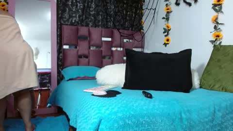 Snapshot of scarlett__jhonson chatting on 10/19/25, 07:14 Scarlett online show from 10/19/25, 07:14