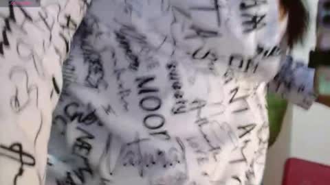 Snapshot of scarlett__jhonson chatting on 10/20/25, 10:54 Scarlett online show from 10/20/25, 10:54