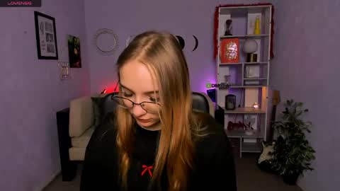 Snapshot of scarlett_badgirl chatting on 04/21/26, 05:47 Scarlett online show from 04/21/26, 05:47