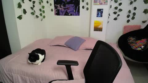 Snapshot of scarlett_blackthorne chatting on 09/23/25, 04:48 Scarlett Blackthorne online show from 09/23/25, 04:48