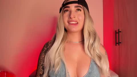 SCARLETT COLLINS online show from 10/10/25, 05:17