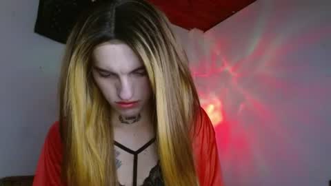 Snapshot of scarlett_crastrawberry chatting on 06/14/26, 11:29 scarlet online show from 06/14/26, 11:29