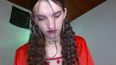 Snapshot of scarlett_crastrawberry chatting on 06/18/26, 12:42 scarlet online show from 06/18/26, 12:42