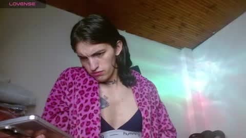 Snapshot of scarlett_crastrawberry chatting on 07/21/26, 05:48 scarlet online show from 07/21/26, 05:48