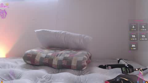 Scarlett Thumb up please help me 100 its important online show from 04/10/26, 10:36