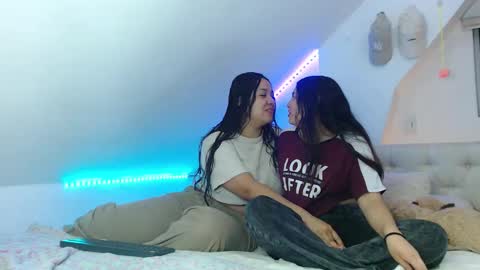 Snapshot of scarlett_evance chatting on 09/25/25, 10:08 Scarlett and Jazmin online show from 09/25/25, 10:08