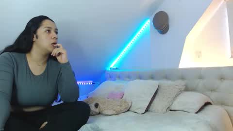 Snapshot of scarlett_evance chatting on 10/18/25, 11:00 Scarlett and Jazmin online show from 10/18/25, 11:00