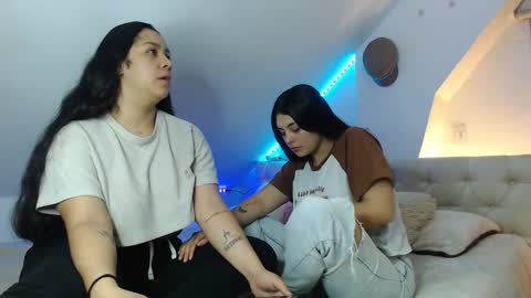 Snapshot of scarlett_evance chatting on 10/19/25, 08:59 Scarlett and Jazmin online show from 10/19/25, 08:59