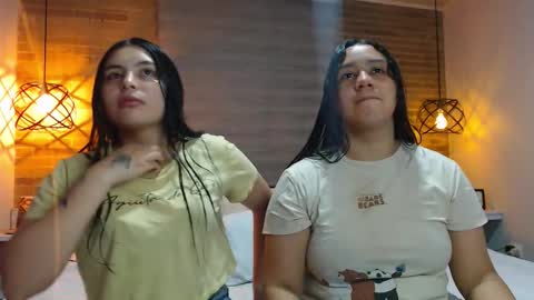 Scarlett and Jazmin online show from 11/26/25, 09:43