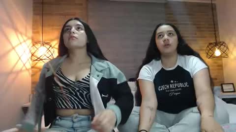 Scarlett and Jazmin online show from 12/01/25, 10:09