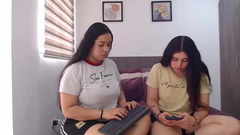 Scarlett and Jazmin online show from 02/11/26, 07:52
