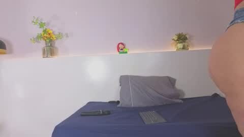 Scarlett  online show from 12/22/25, 09:17