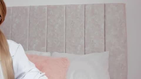 Scarlett Lee online show from 12/17/25, 01:06