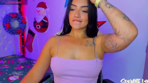 Snapshot of scarlett_luv chatting on 12/13/24, 09:02 Kim online show from 12/13/24, 09:02