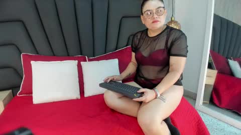 Snapshot of scarlett_monroe_1 chatting on 10/07/25, 11:40 scarlett_monroe_1 online show from 10/07/25, 11:40
