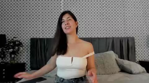 Snapshot of scarlett_moore_ chatting on 12/07/24, 01:18 Scarlett online show from 12/07/24, 01:18