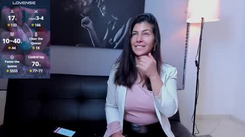 Snapshot of scarlett_moore_ chatting on 12/18/24, 02:49 Scarlett online show from 12/18/24, 02:49