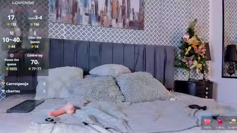 Snapshot of scarlett_moore_ chatting on 12/22/24, 03:44 Scarlett online show from 12/22/24, 03:44