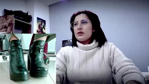 Snapshot of scarlett_sen chatting on 04/10/26, 01:27 Mistress Scarlett online show from 04/10/26, 01:27