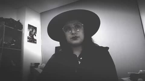 Snapshot of scarlett_sen chatting on 04/21/26, 01:28 Mistress Scarlett online show from 04/21/26, 01:28