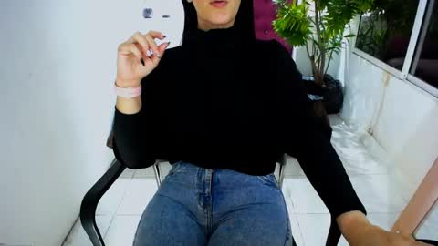 Snapshot of scarlett_sex2 chatting on 09/25/25, 12:53 scarlet online show from 09/25/25, 12:53