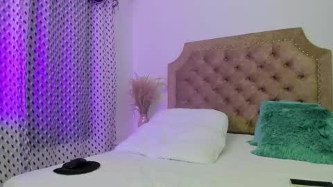 scarlett_star01 online show from 03/19/26, 01:04