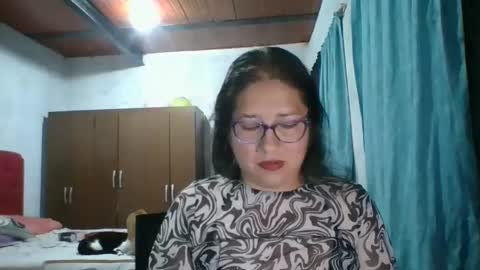 Snapshot of scarlett_widow chatting on 09/27/25, 03:55 scarlett_widow online show from 09/27/25, 03:55