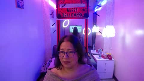 Snapshot of scarlett_widow chatting on 10/20/25, 02:45 scarlett_widow online show from 10/20/25, 02:45