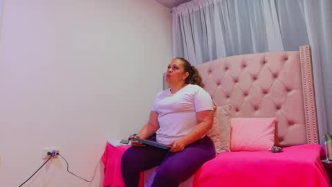 Snapshot of scarlettbooty chatting on 09/17/25, 01:07 scarlettbooty online show from 09/17/25, 01:07