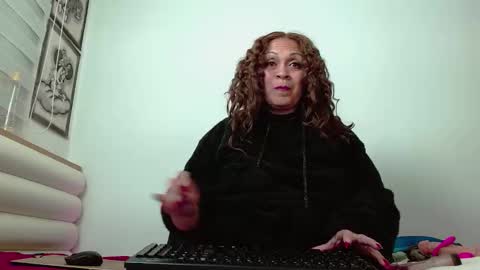 Snapshot of scarlettbooty chatting on 11/29/25, 05:32 scarlettbooty online show from 11/29/25, 05:32