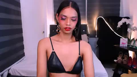 Snapshot of scarlette_sluttish_princess chatting on 02/19/25, 12:00 scarlette online show from 02/19/25, 12:00